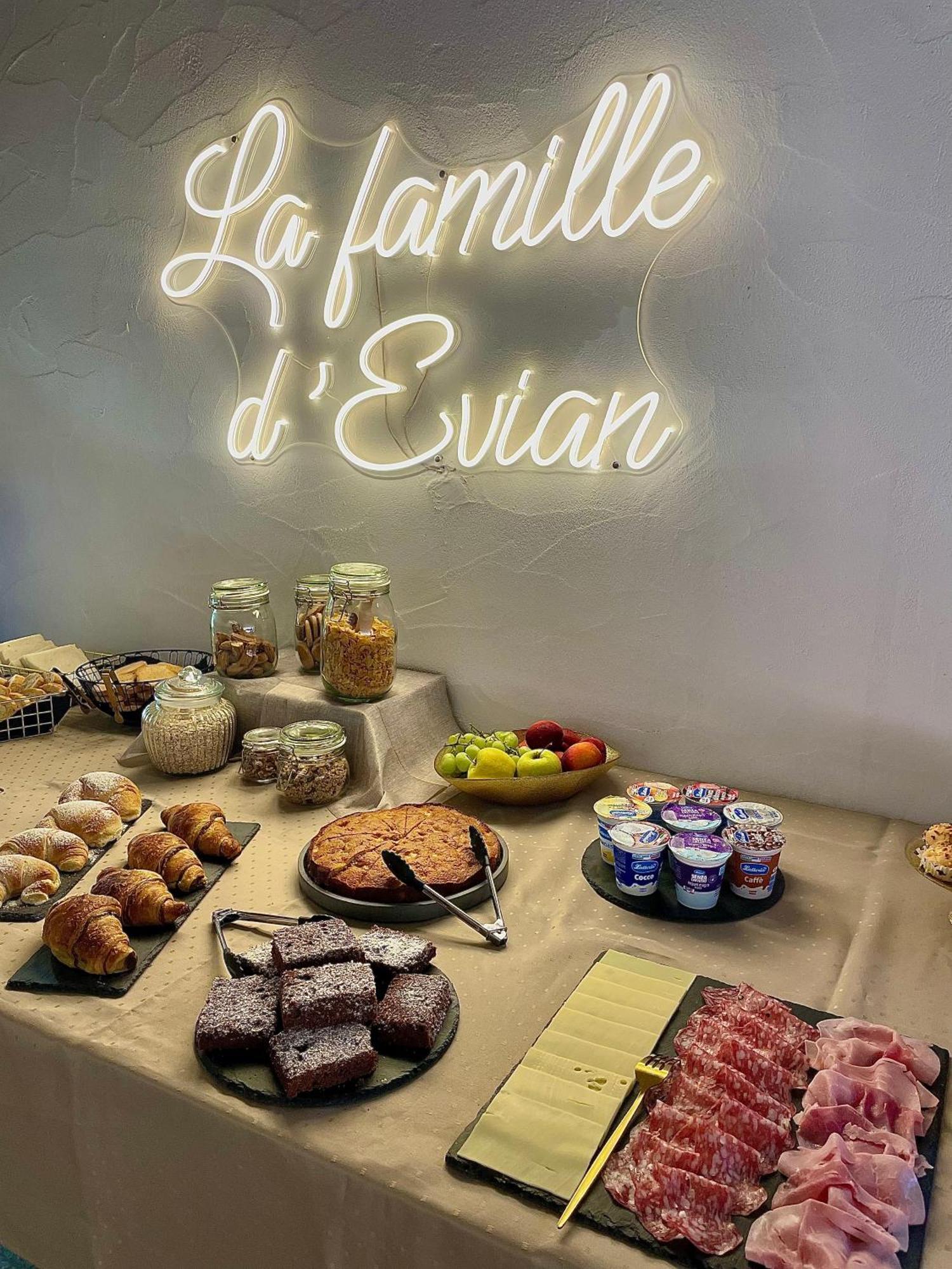 Hotel La Famille D'Evian à Villeneuve Extérieur photo